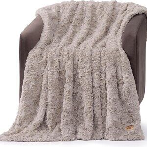 NIB UGG Adalee Faux Fur Throw Blanket in Oyster, 50"x70"